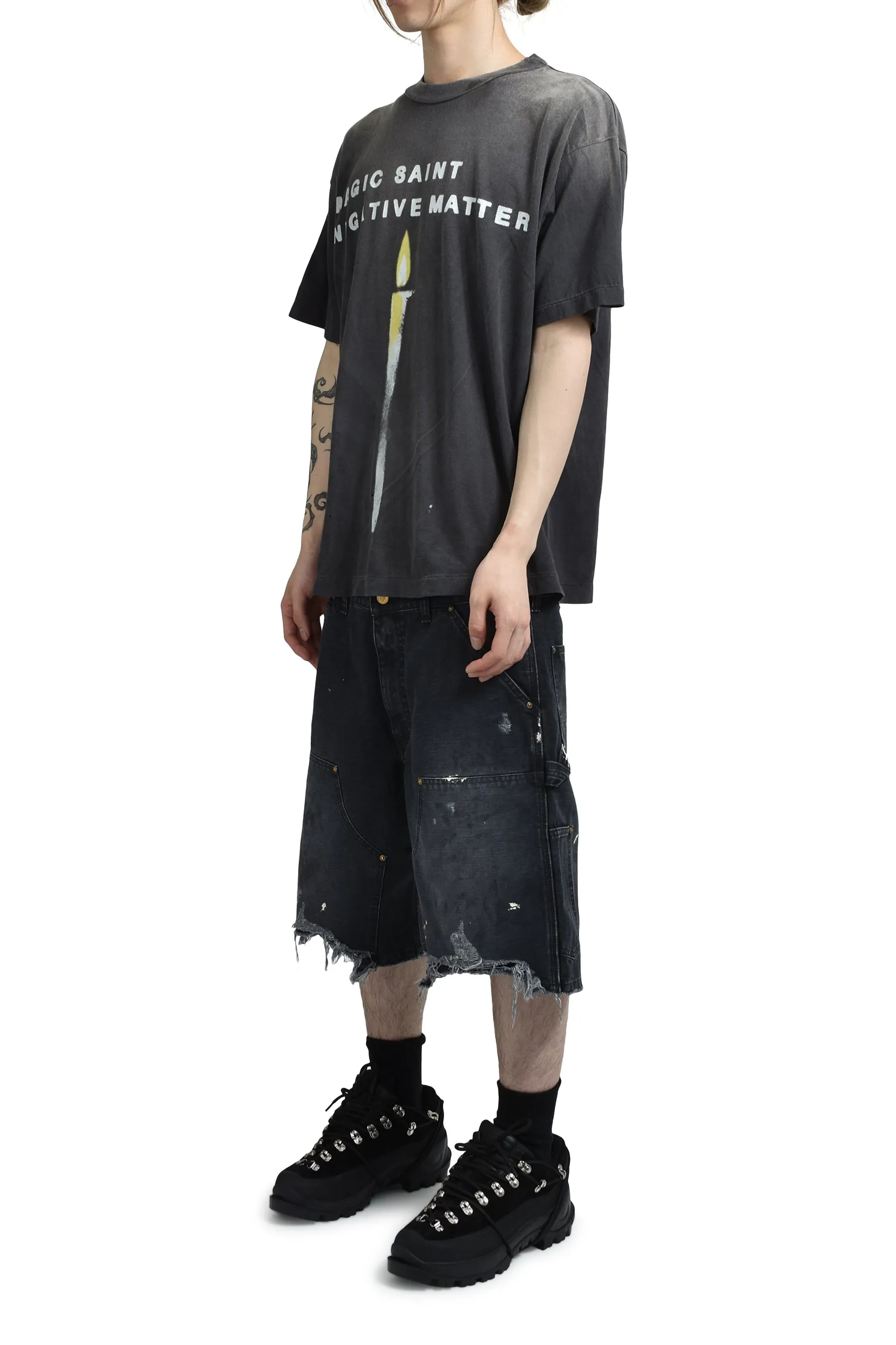 SAINT Mxxxxxx CANDLE SS TEE/BLK Slogan candle distressed TEE Little angel short sleeves on the back Washed in black S-XL Same as the original version Cylindrical side seam OE yarn fabric Garment dyeing Fade in heavy washes Fade with horse plaster on the bust Correct version matching Original version accessories Original level printing restoration